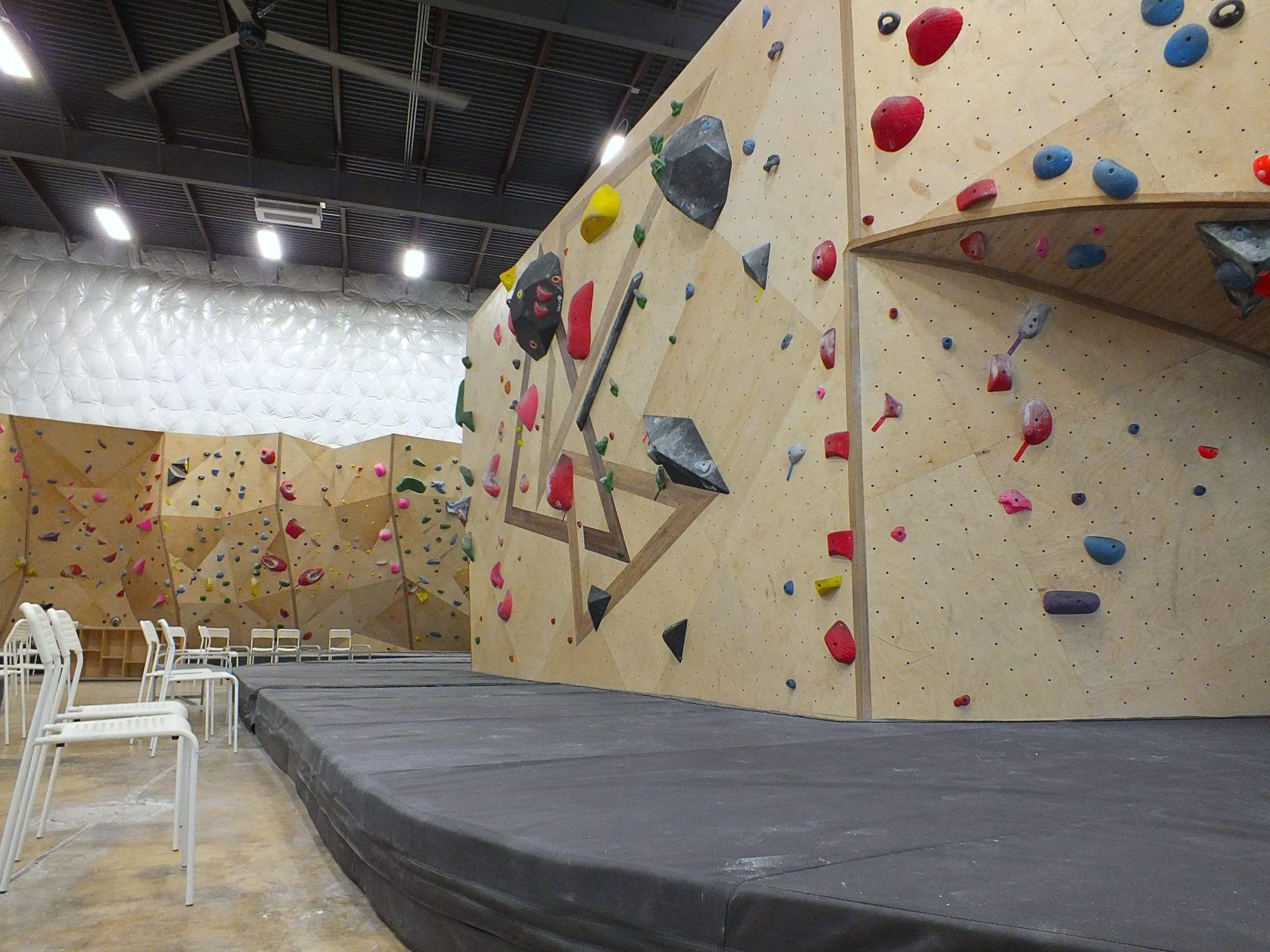 It is easy to provide an exciting bouldering experience by combining Vertical Solutions' ARC and MLM wall systems.
