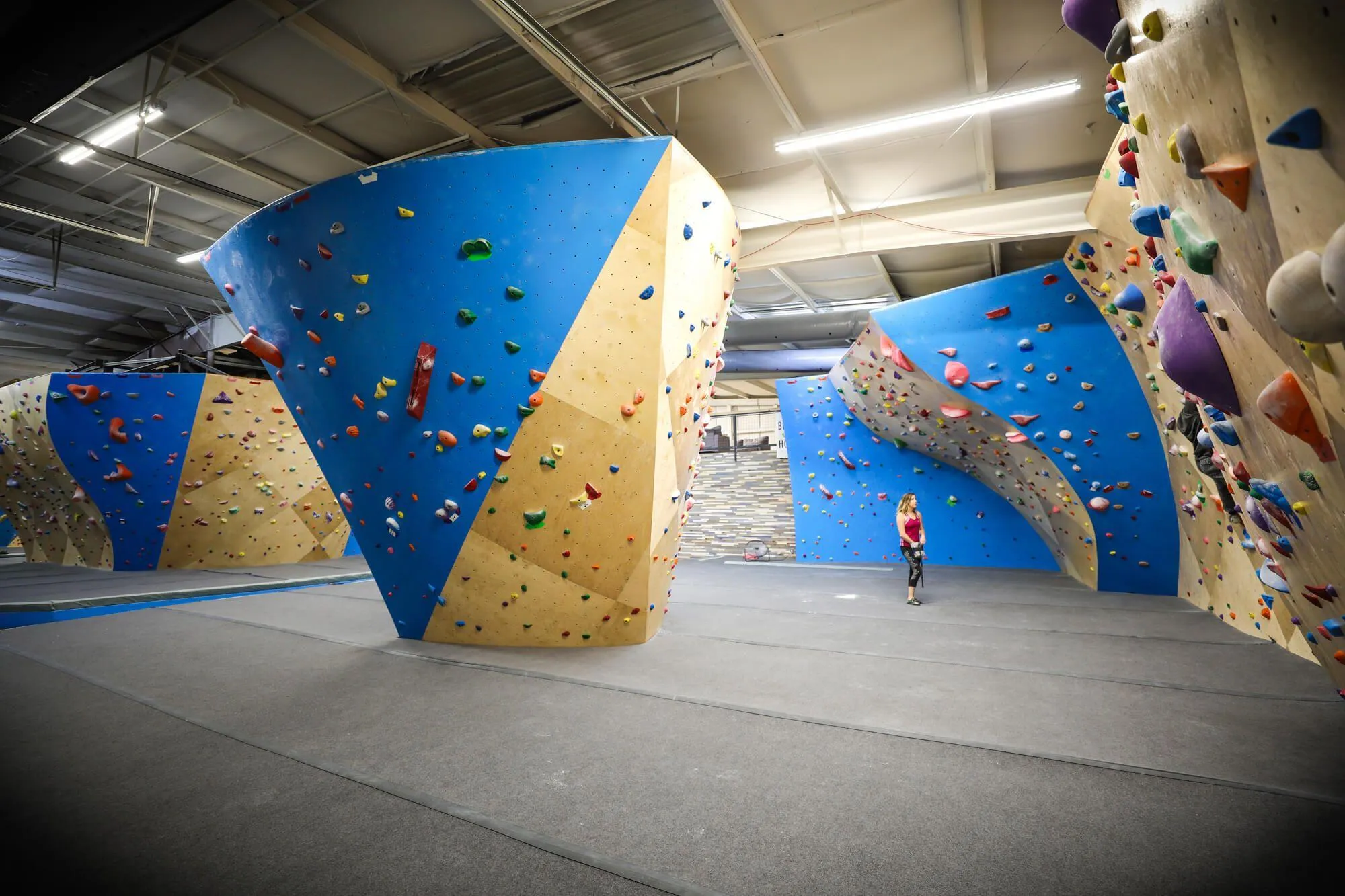 A grand shot showing the infamous and aptly-named Wave wall on the right, and the Funnel Boulder in the middle which always has a 360º traversing problem set on it. B2 challenges climbers to execute in both directions!
