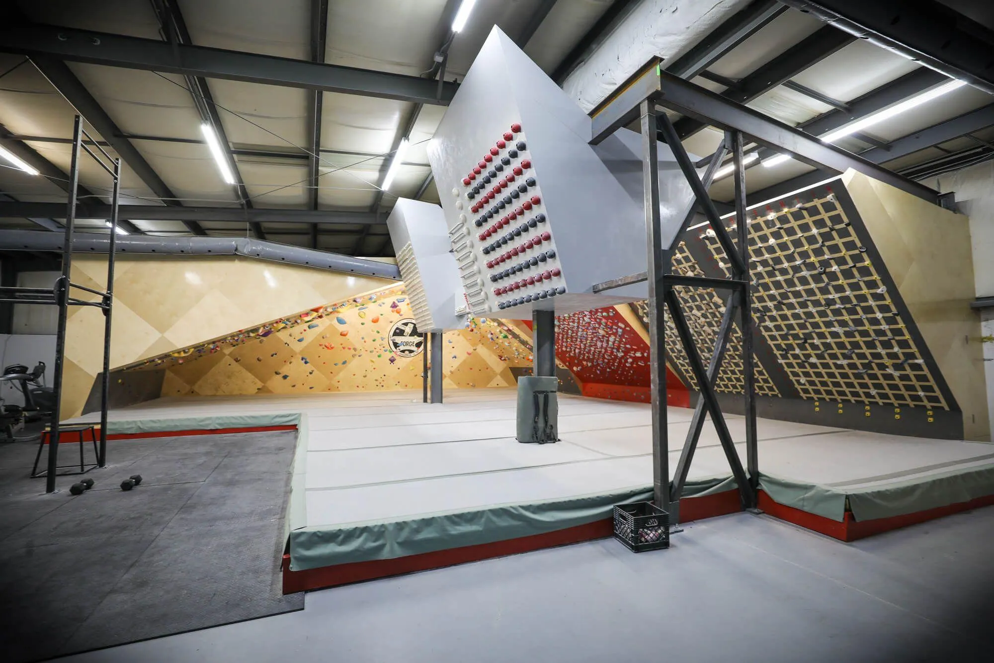 Not your average training room: This wide shot shows the abundance of training tools at your disposal, in addition to the menacing roofs lurking in the background (all built by VS!).
