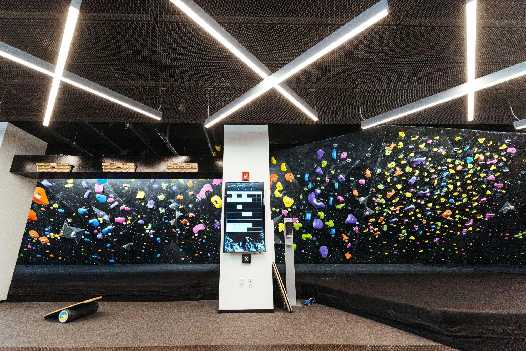 BKBX features a first-of-its-kind space—alongside premier amenities and a curated experience—to ensure guests achieve an optimized training class every time they visit. Real-time tracking technology, in-house experts, recovery amenities, controlled capacity and class-based workouts take place both on and off the ground.