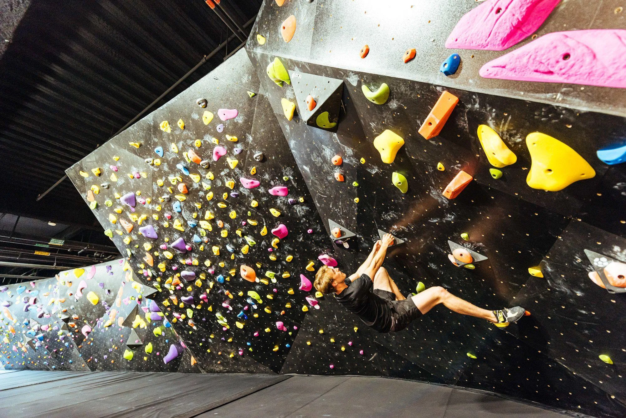 A beauty shot of the MLM walls. BKBX prioritized emphasizing the brand with custom colors and a unique design.