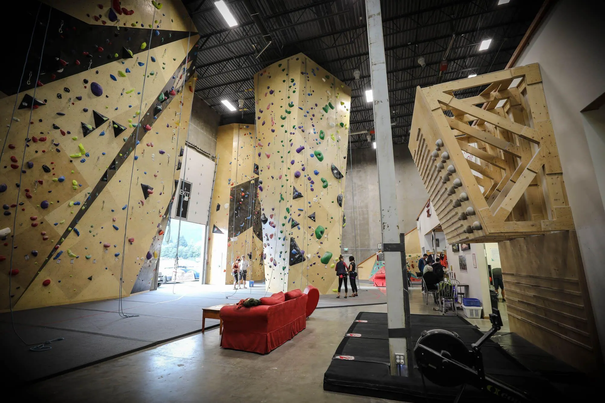 Modern, design-driven and authentic indoor climbing gyms and training facilities are a specialization that we have like no other. This gym while having the VS-touch and feel is unmistakably unique to Ground Up and the customers who frequent. We aren’t out to replicate well-traveled designs.
