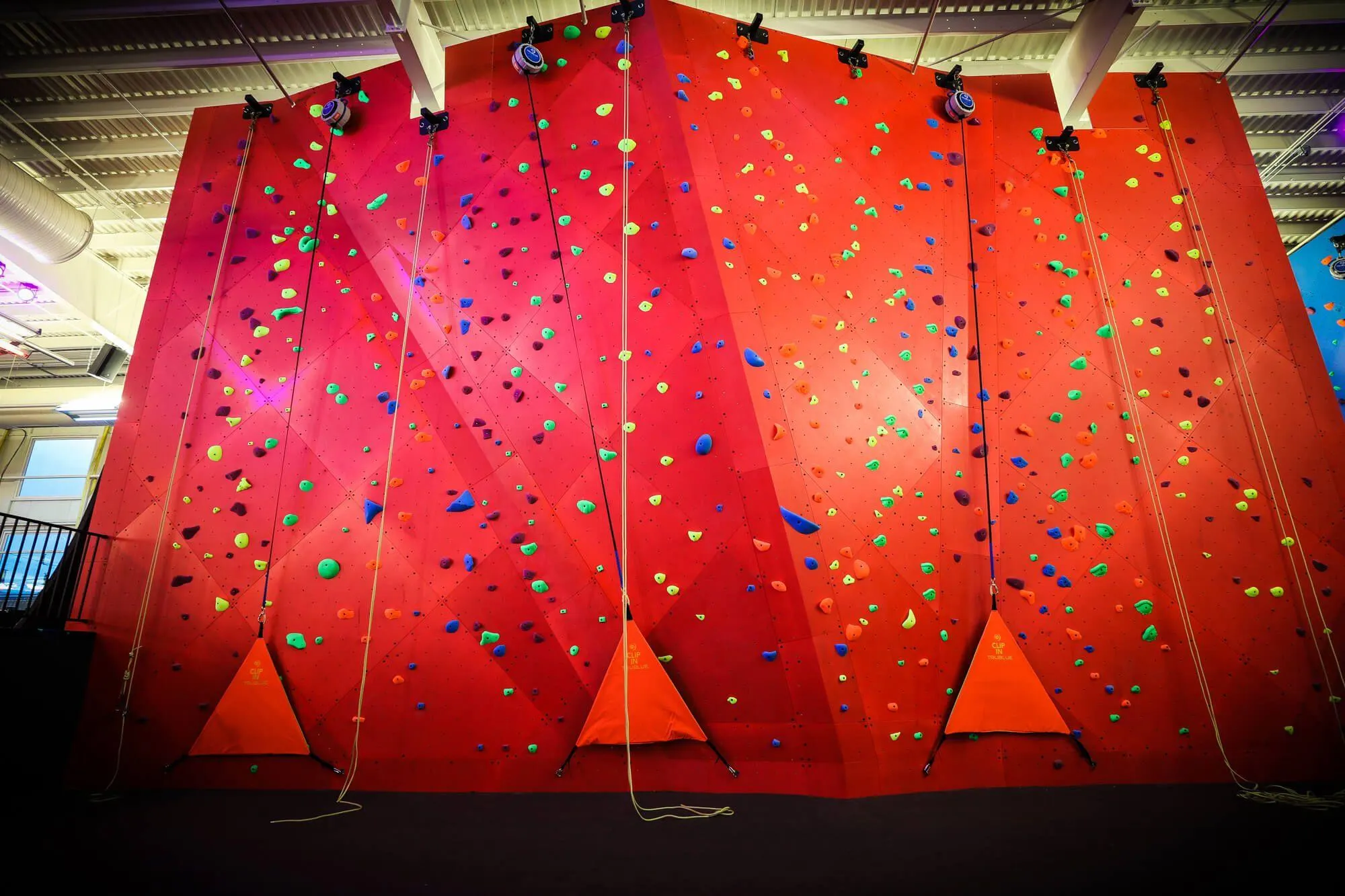 The rope climbing here is meant to introduce kids into the sport of climbing by not over-complicating the wall features and including many Auto Belays, while also providing an easy transition to proper roped climbing with top-rope bars.