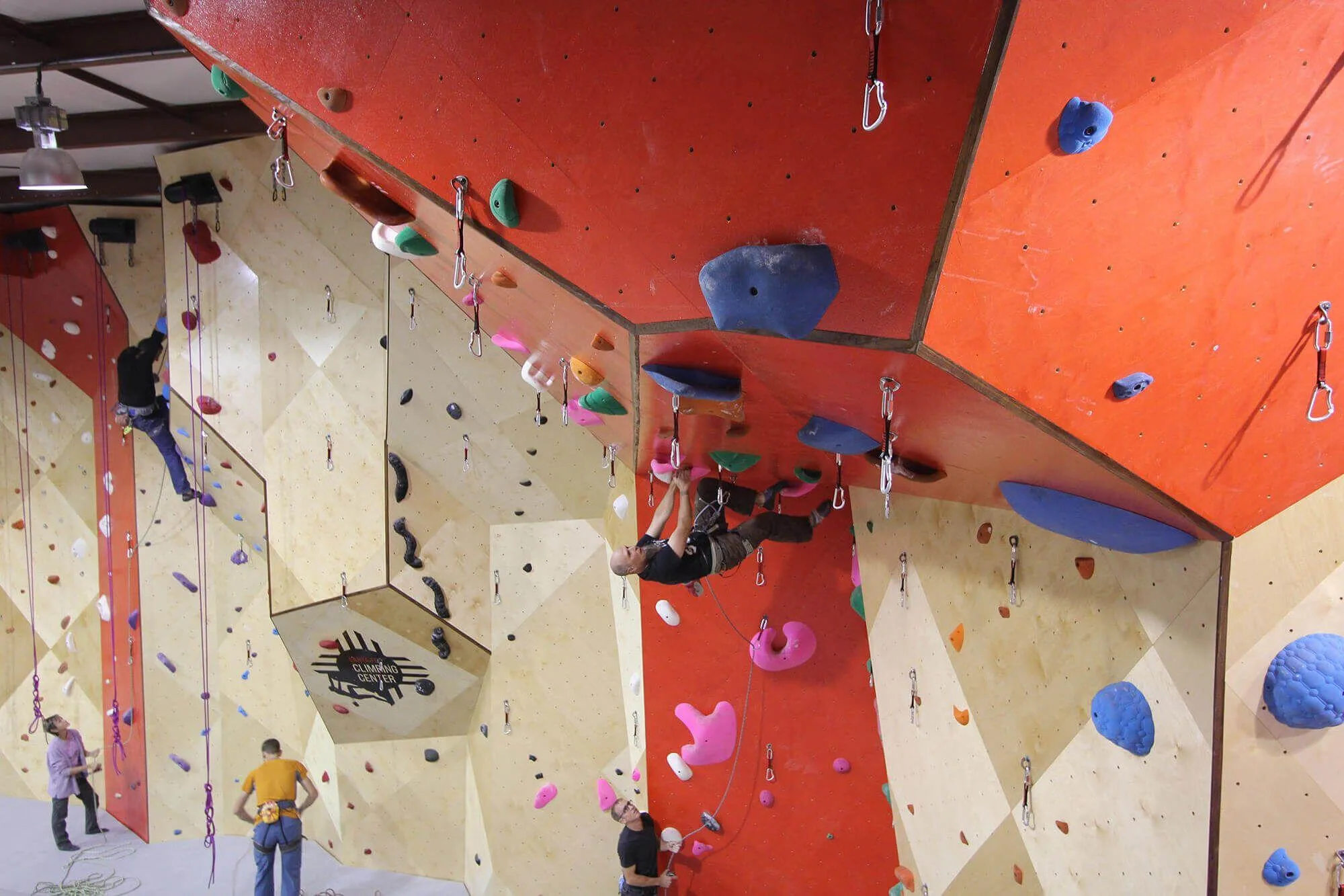 The overhung lead climbing found in this climbing gym was made possible by our MLM style wall designs and has enough flexibility to accommodate all traditional and custom-designed needs of today’s modern gyms.
